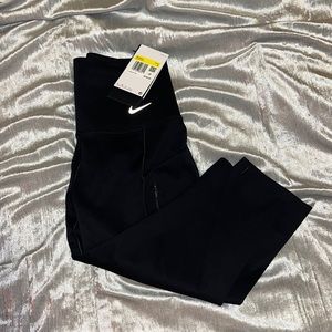 High rise capri nike leggings SMALL